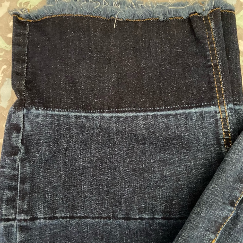 Denim & Co 2 tone Capri pants - Picture 2 of 12